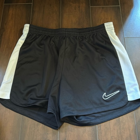 Nike Shorts - Picture 3 of 5